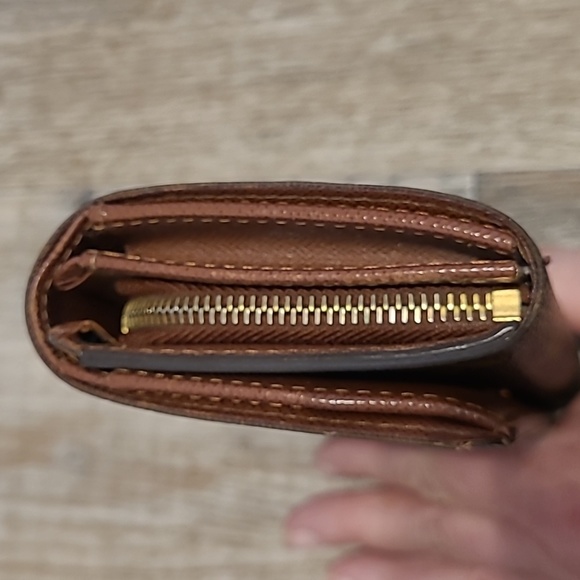 Beautiful authentic louis vuitton wallet - Picture 4 of 13